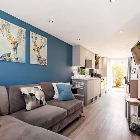 One Bedroom Apartment, Driveway, Bracknell Centre Luaran gambar