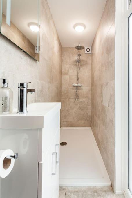 One Bedroom Apartment, Driveway, Bracknell Centre Luaran gambar